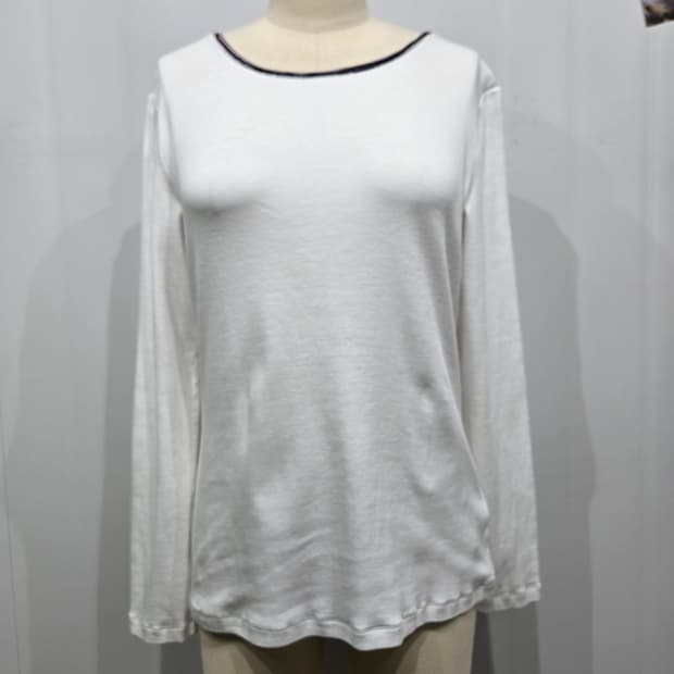 페세리코 화이트 긴팔 티셔츠 라운드넥