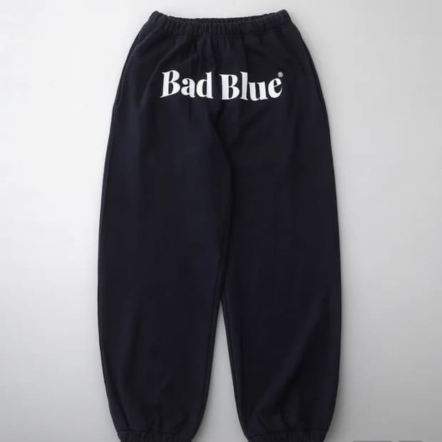 배드블루 로고 스웨트 팬츠 네이비 2 구효민 착용