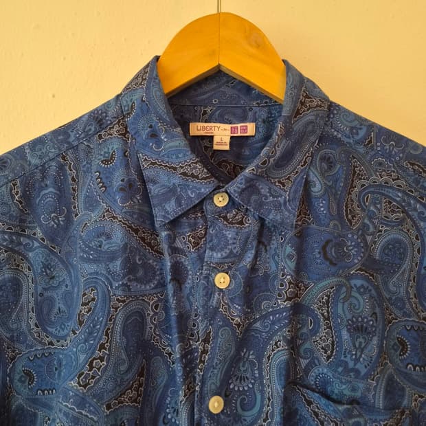 유니클로*리버티 남성 에스닉블루반팔셔츠 L사이즈
