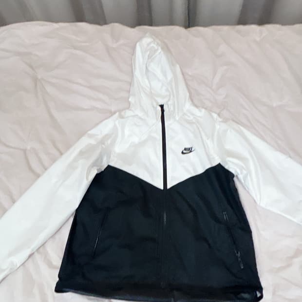 갓반인 옷들 다 팔아여