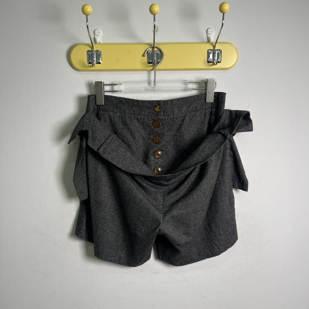 비비안 웨스트우드 레드라벨 체크 울 랩 버튼 숏팬츠 42