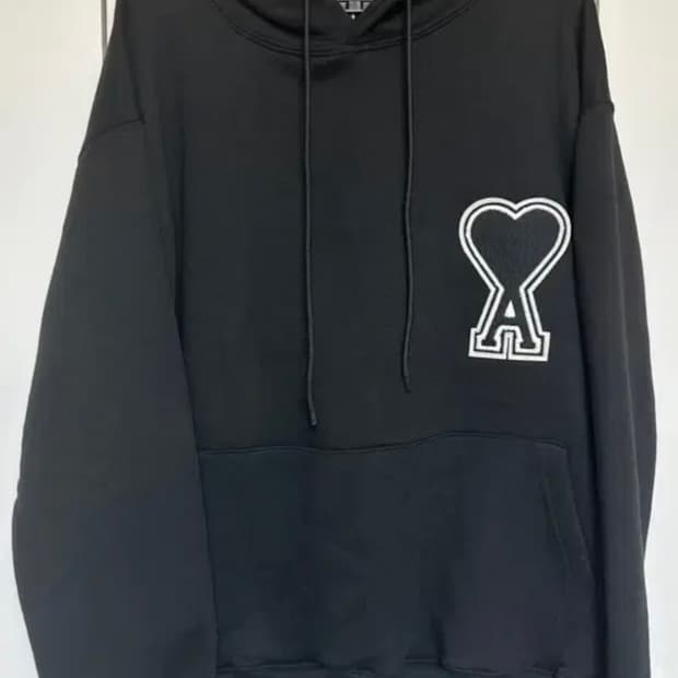 아미 하트 로고 블랙 후드티