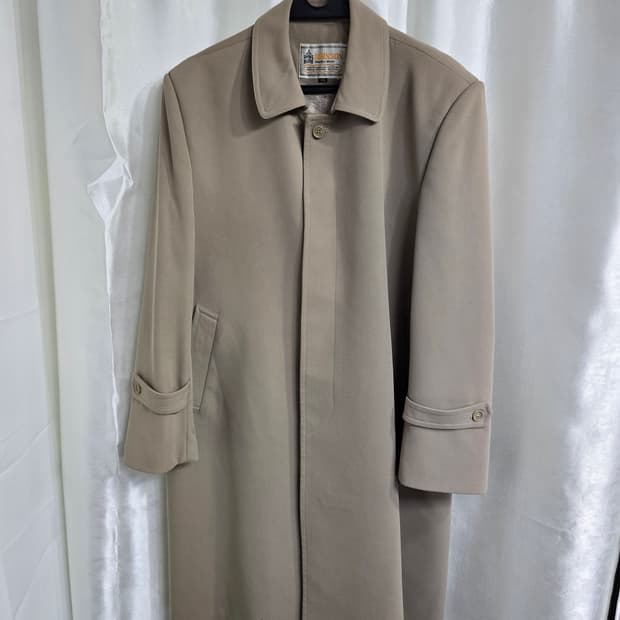 존슨 베이지색 남성 코트 (1820)