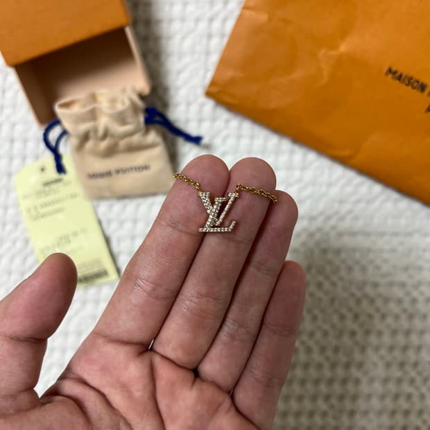(새상품급 신형) 루이비통 LV 아이코닉 목걸이