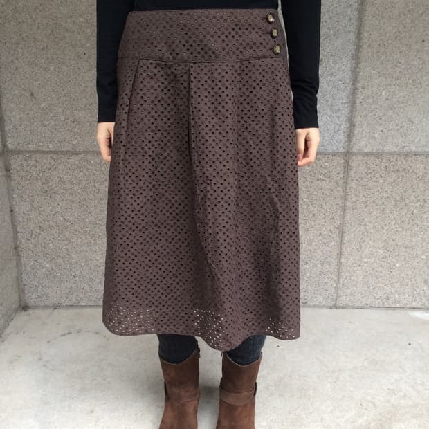 펀칭 도트 플레어 스커트