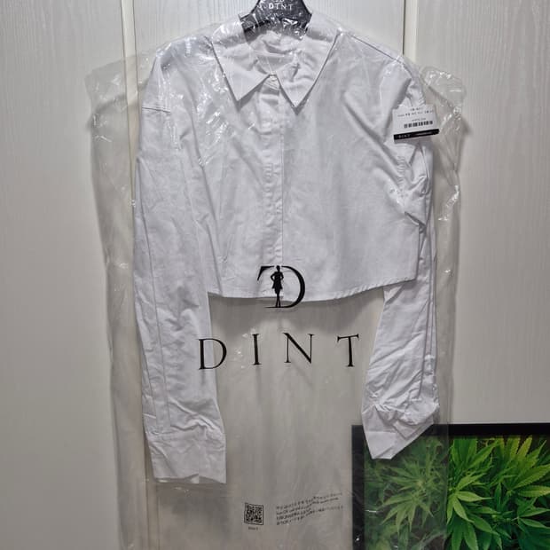 (세일)(새상품)DINT 딘트 화이트 크롭 셔츠
