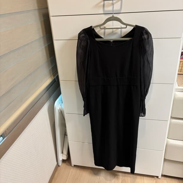 블랙 씨스루 스퀘어넥 원피스
