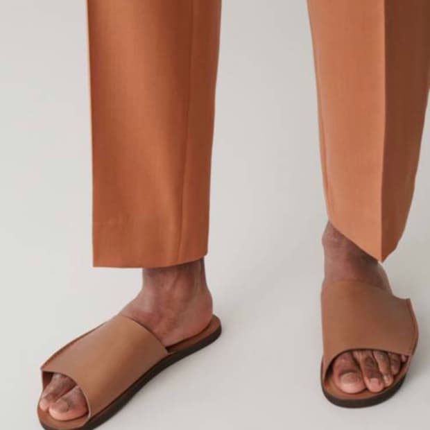 COS 레더 슬라이더(슬리퍼) 판매