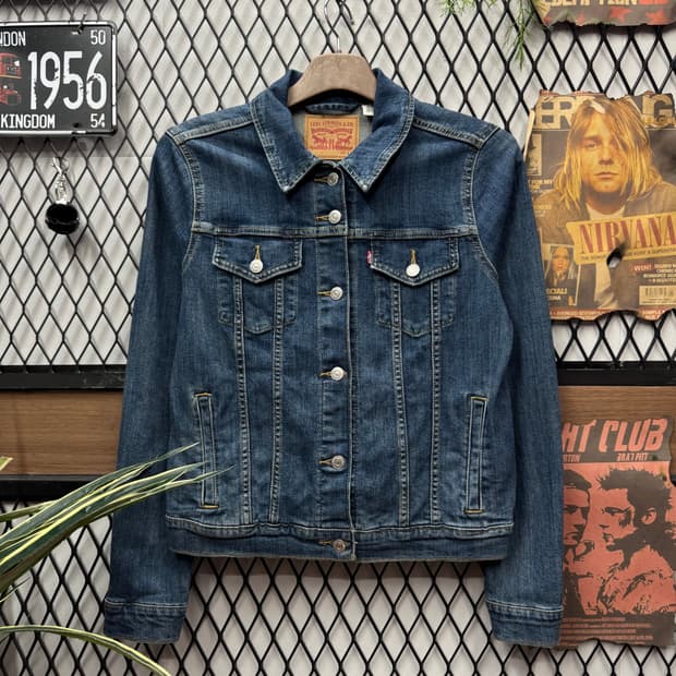 00s 리바이스 데님 트러커 자켓 전면 투포켓 디테일 중청