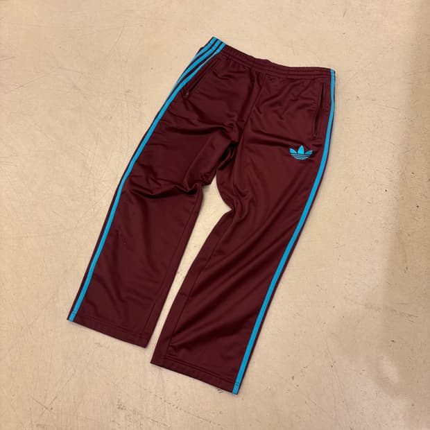 아디다스 파이어버드 버건디 트랙팬츠