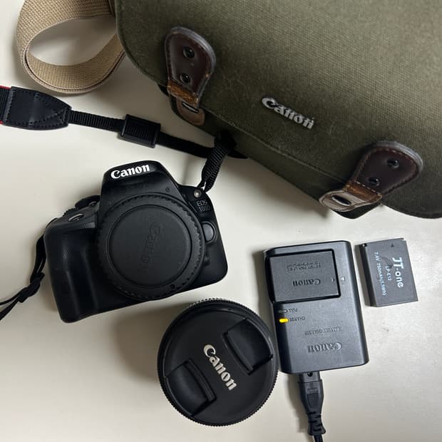 캐논 eos100d (본체,줌렌즈,배터리,충전기,가방)