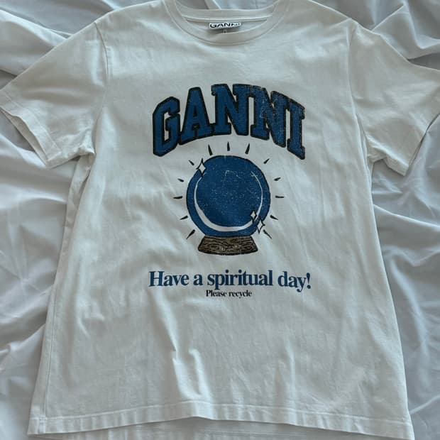 가니 유리구슬 프린팅 반팔 티셔츠