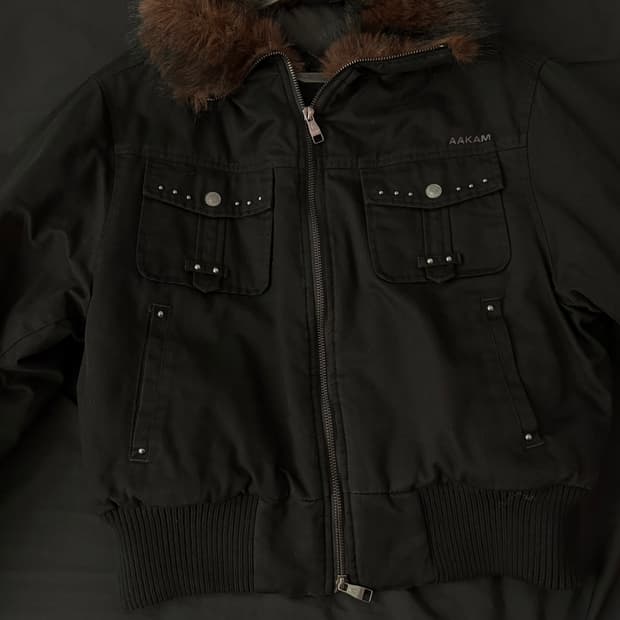 아캄 스터드 하이넥 퍼자켓 