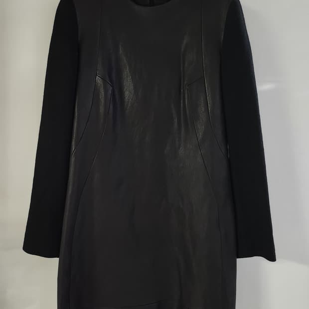 타임 블랙 레더 원피스