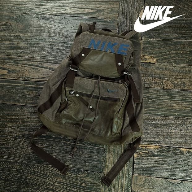 [나이키] 스우시 자수 빈티지 스트랩 백팩 M20090