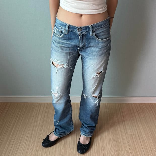 Levi’s distressed jeans
