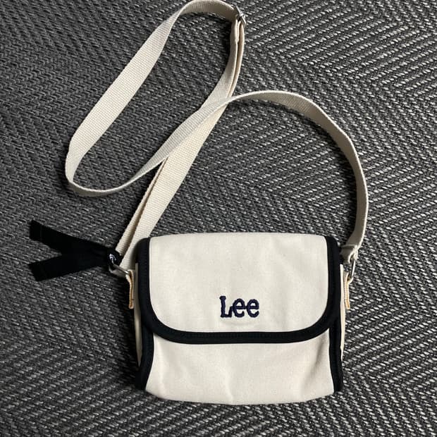 Lee 자수 이지 미니 크로스백 아이보리o 5644