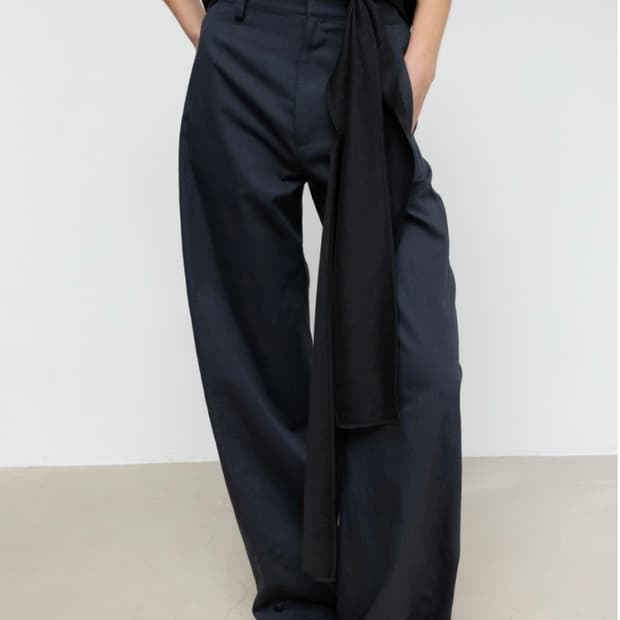 rrace 레이스 코린 앵글 버튼 커브드 팬츠