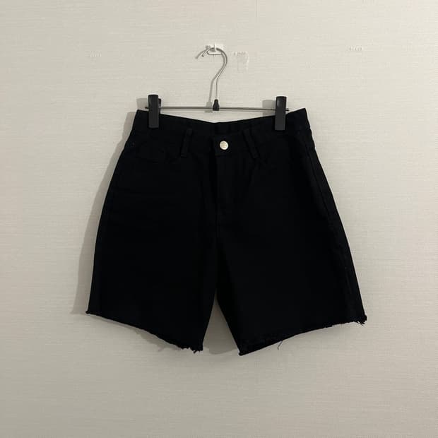 블랙 미디 팬츠