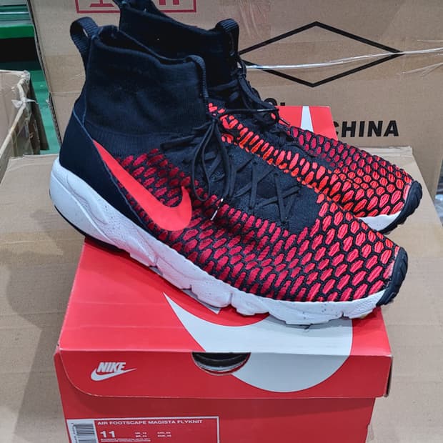 [290]나이키 에어 풋스케이프 마지스타 플라이니트 블랙 크림슨 짐레드