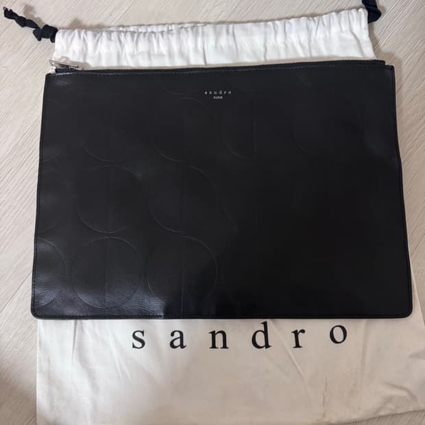 산드로 클러치백 판매합니다.
