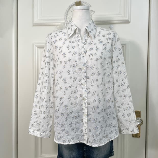 white blue flower crease loose shirt