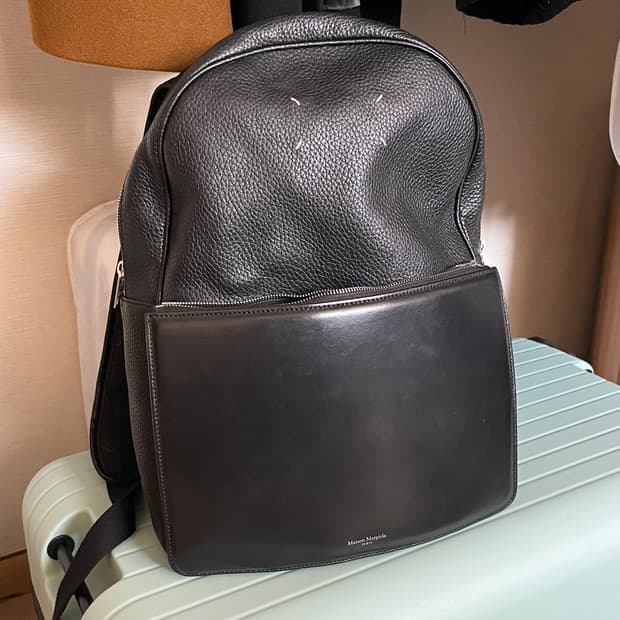 마르지엘라 21ss 레더 스티치 백팩