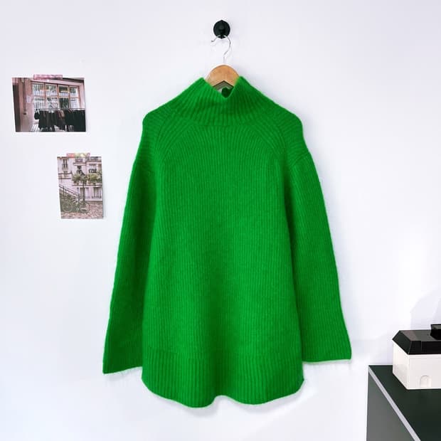 [S]앤아더스토리즈 모헤어 오버핏 터틀넥니트