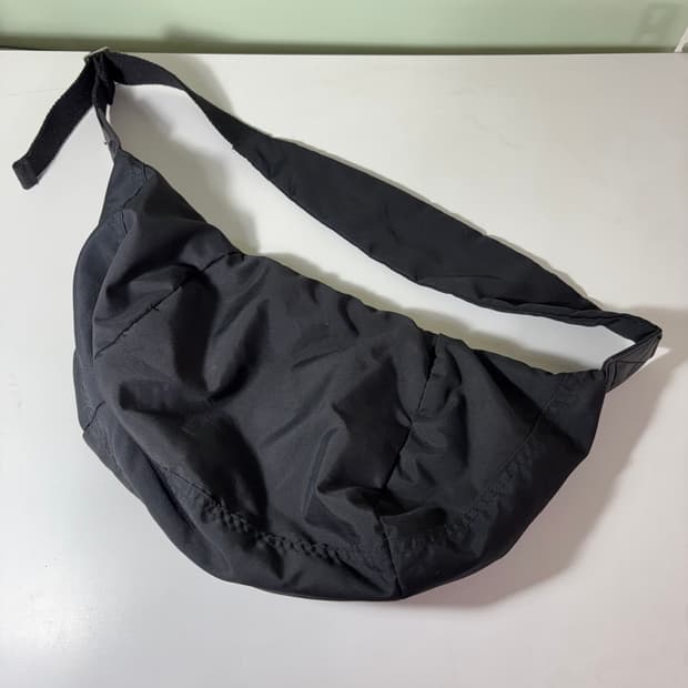 OS VTG 블랙 크루아상 크로스백