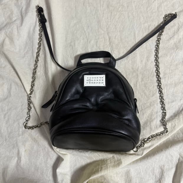 메종 마르지엘라 글램 백팩 