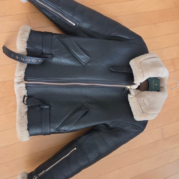 콕핏 무스탕 38사이즈 팝니다