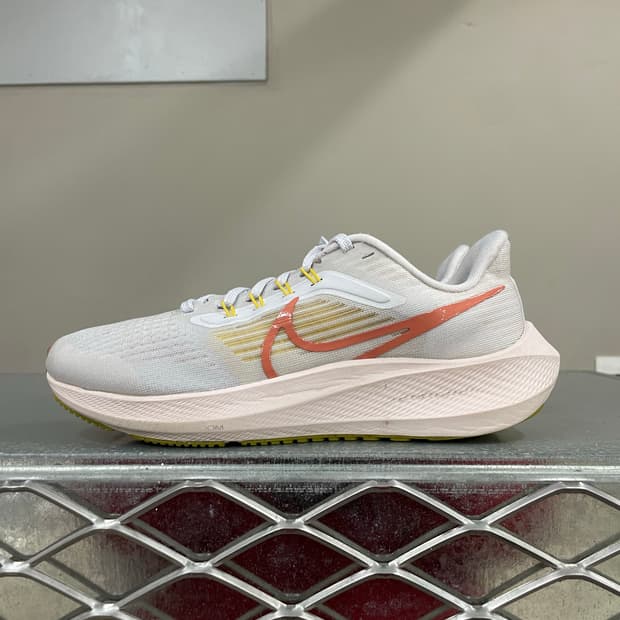 나이키 에어 줌 페가수스39 위스퍼 서밋 화이트 235