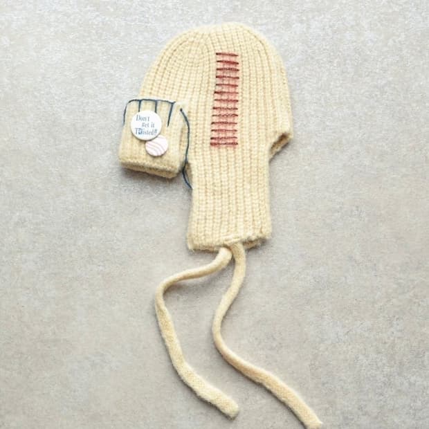 TΣist STITCH EAR FLAPS KNIT CAP beige