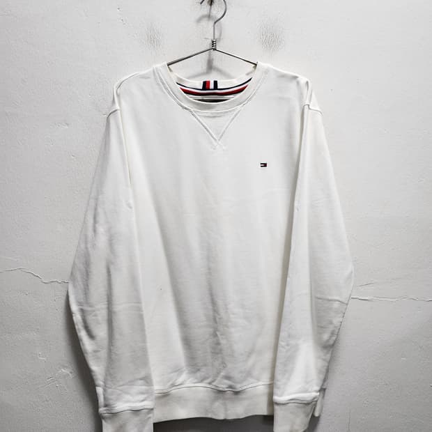 타미힐피거 화이트 맨투맨