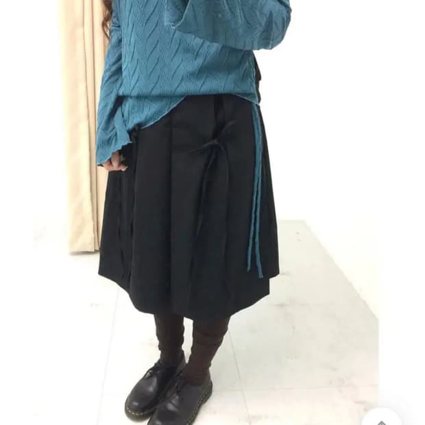 도쿄 플리츠 리본 미디 스커트