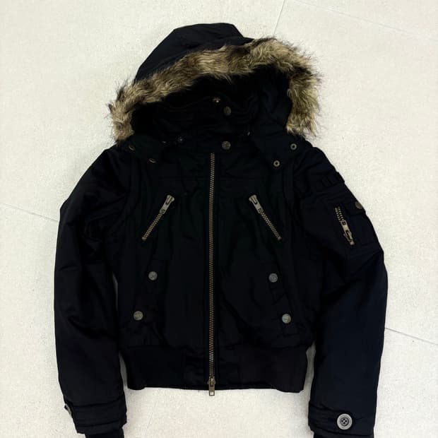 블랙 숏 투웨이 퍼 패딩