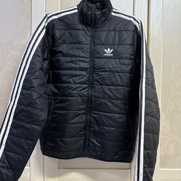 아디다스 경량패딩