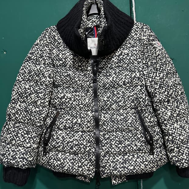 몽클레어 오버핏 숏 패딩 1사이즈