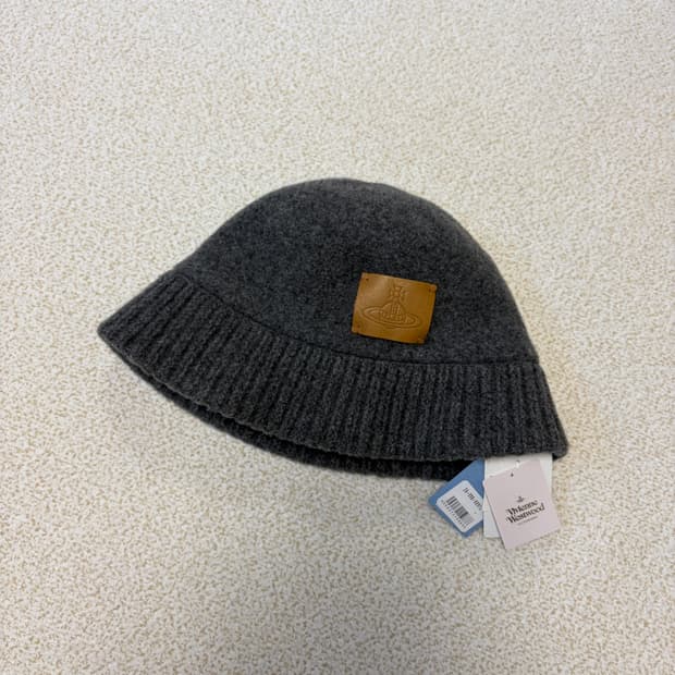 비비안웨스트우드 가죽 패치 바스크햇 새상품