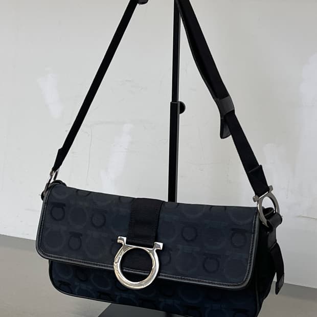 살바토레 페라가모 간치니 자카드 백