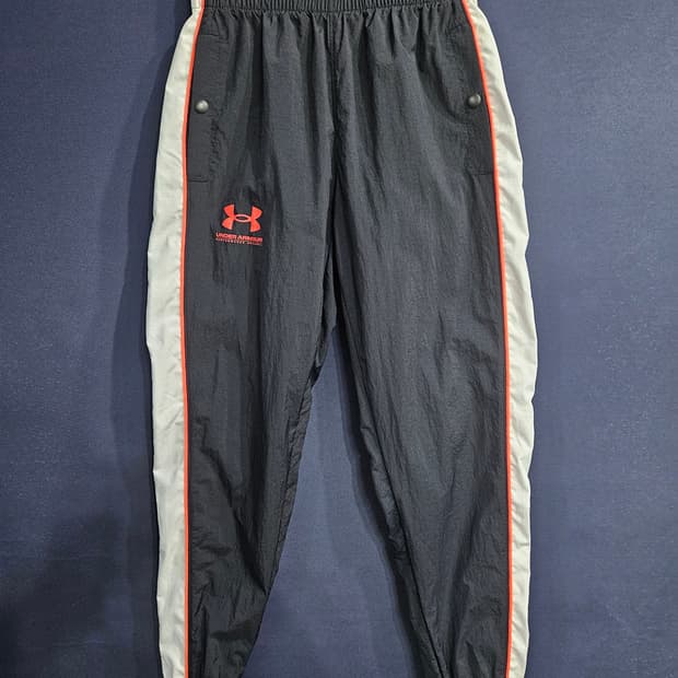 언더아머 블랙차콜 남성 허리 26~28 홑겹 바스락 조거팬츠 