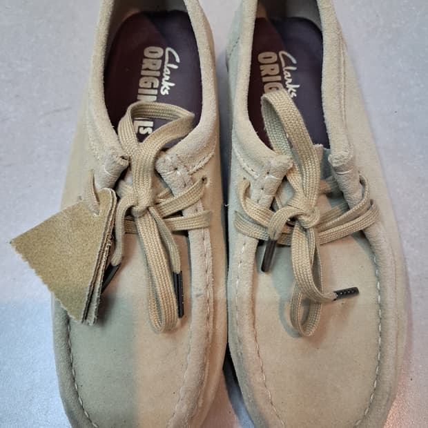 클락스 왈라비 베이지 스웨이드 235