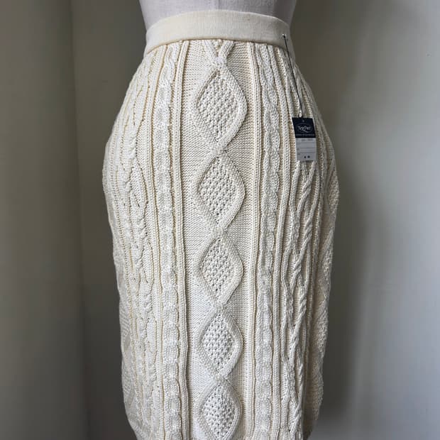 미착용 새상품 아이보리 케이블 니트 스커트