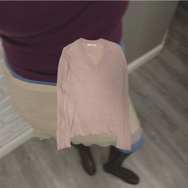 v-neck knit baby pink