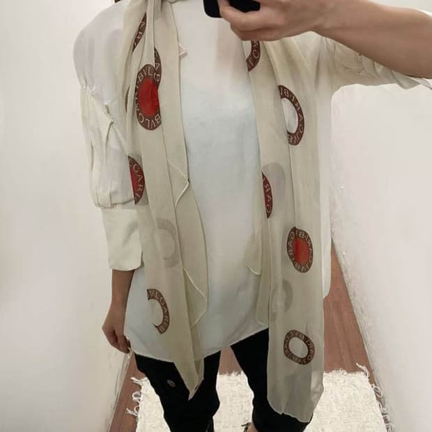 질샌더 7부 블라우스 숄더 핀턱 사이드 슬릿 디테일 루즈핏 아이보리
