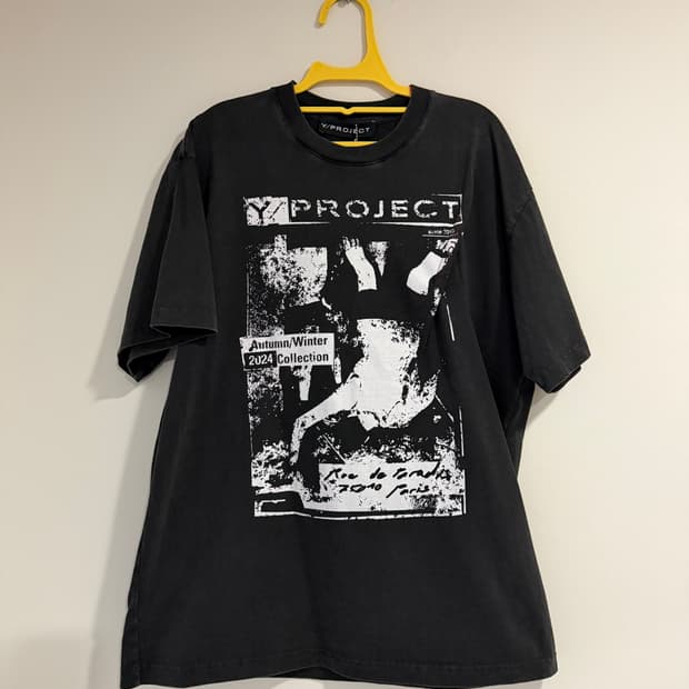 와이프로젝트(Y/Project)의 락 밴드 프린트 핀치 로고 티셔츠