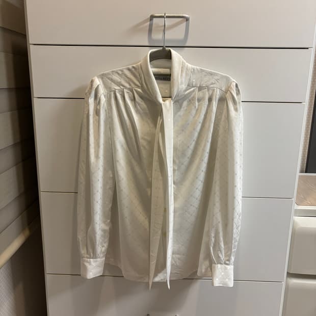 니나 리치(Nina Ricci) 화이트 타이 블라우스