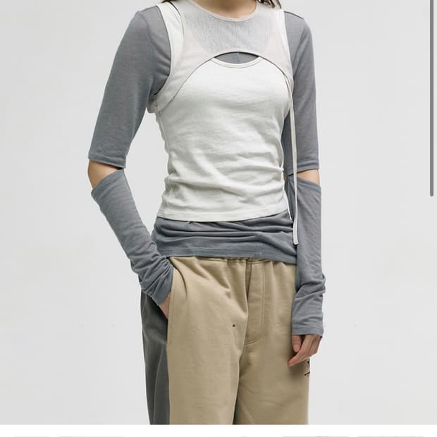 마지셔우드 매쉬 레이어드 슬리브리스 탑 