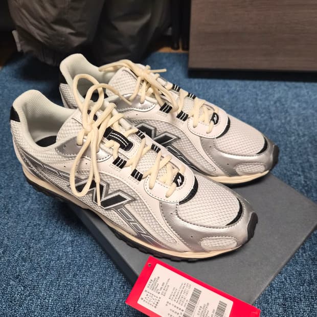 (270) 뉴발란스 204l 메탈릭실버