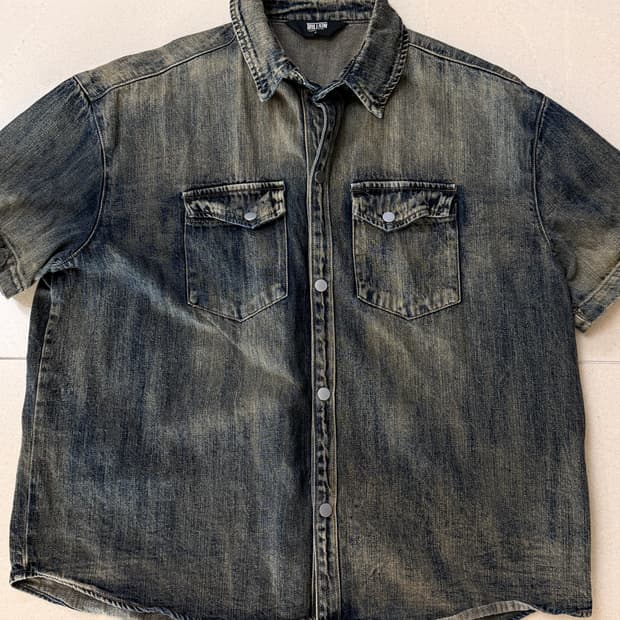 트릴리온 레인 슬럽 워싱 오버핏 데님 반팔 셔츠 (DEEP BLUE)